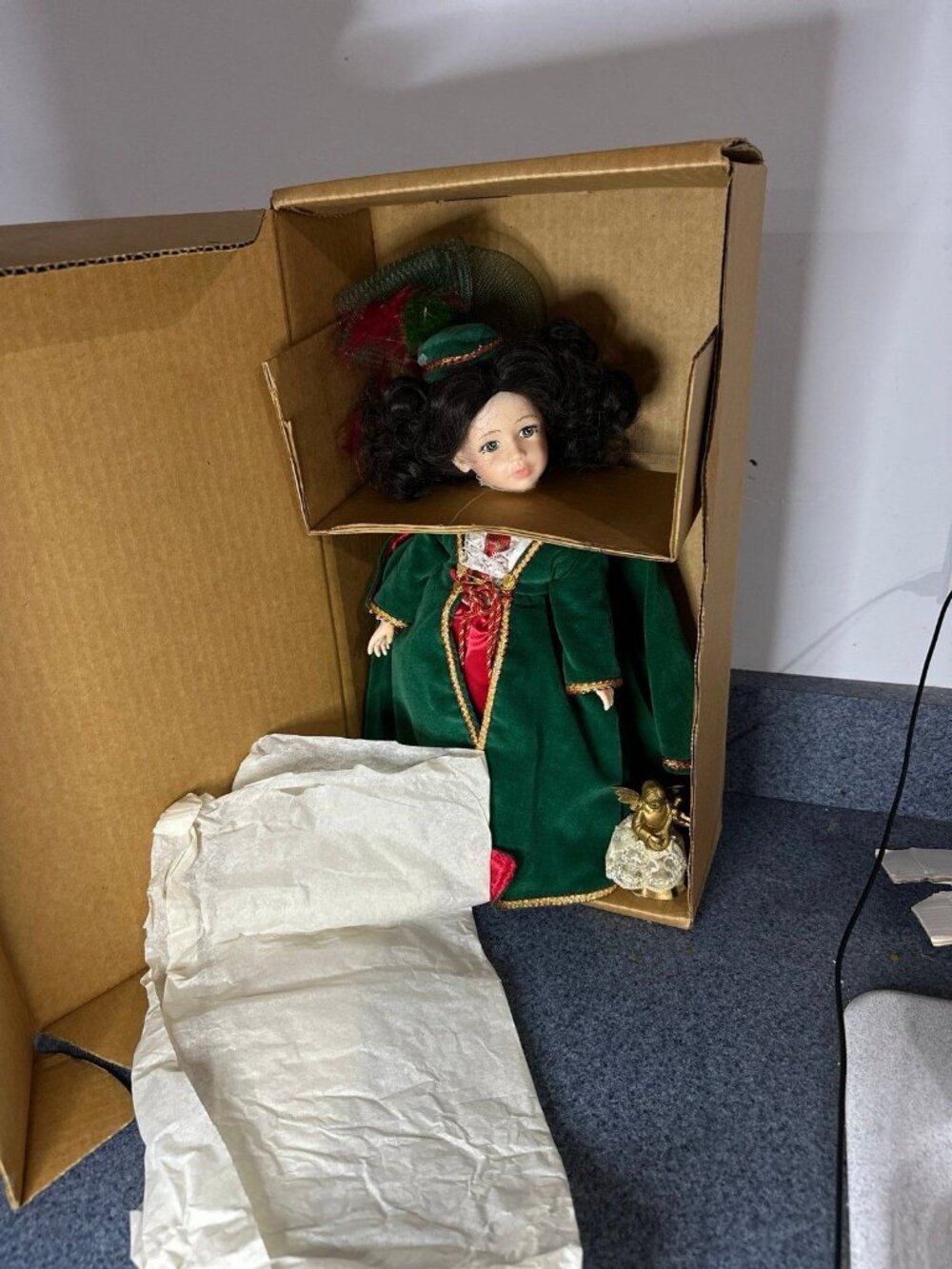 Robin Woods Scarlett Christmas Doll 1989 Original Box 14"